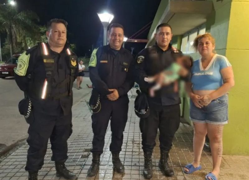 Policías asistieron a un bebé que se estaba ahogando con leche en Resistencia