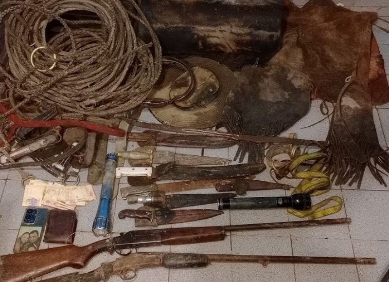 Demoraron a un hombre con armas y elementos de dudosa procedencia en Selvas del Río de Oro