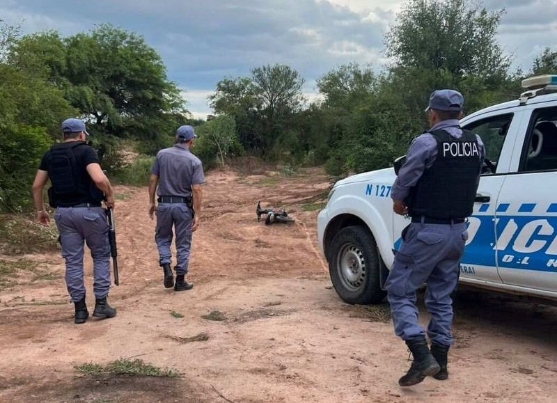 Un hombre abandonó una moto robada al verse rodeado por la Policía en Avía Terai