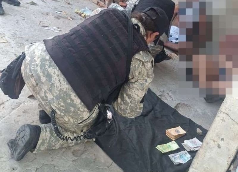 Detuvieron a dos jóvenes que llevaban casi 200 bochitas de cocaína en Resistencia