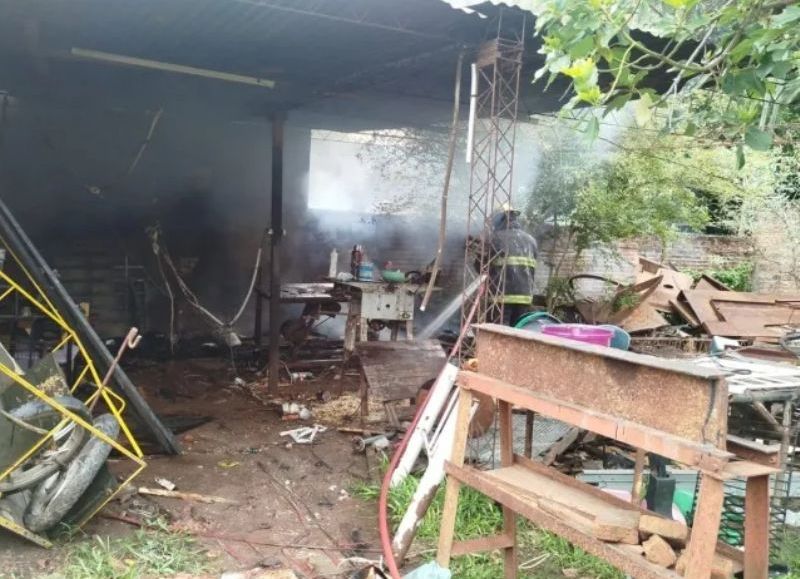 Bomberos sofocaron un incendio en Resistencia y evitaron que se propague