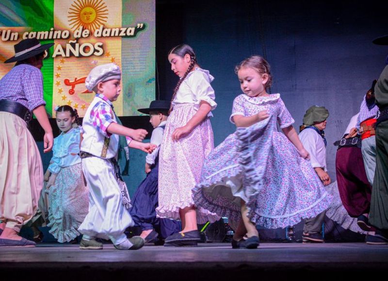 Romance de Zamba celebra la identidad cultural en el “Guido Miranda” de Resistencia