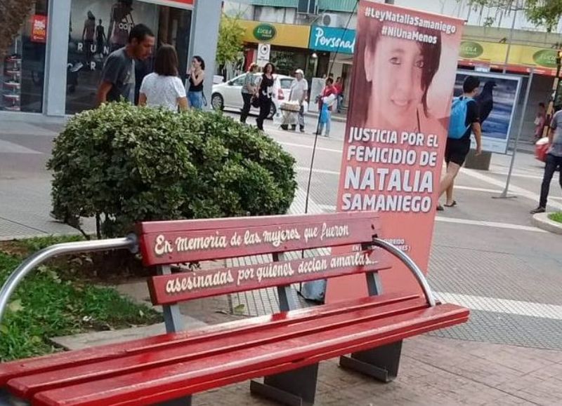 Instituyeron el emplazamiento del Banco Rojo en memoria de las víctimas de femicidio