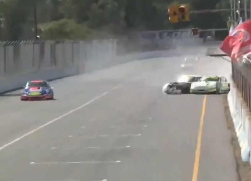 VIDEO | "La ligó de arriba": impactante accidente de Walter Belich en el Car Show Santafesino