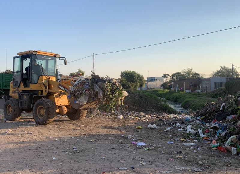 Realizaron una limpieza integral y erradicación de minibasural en Villa Luzuriaga