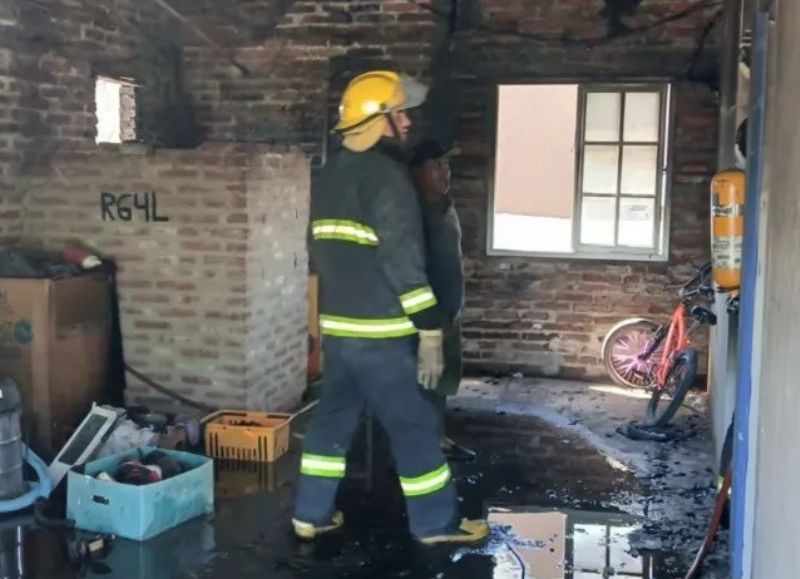 Un local comercial sufrió un incendió en Juan José Castelli