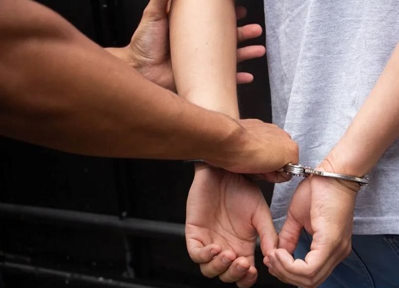 Un hombre de 32 años fue detenido tras intentar atacar a su madre con un hacha en Castelli