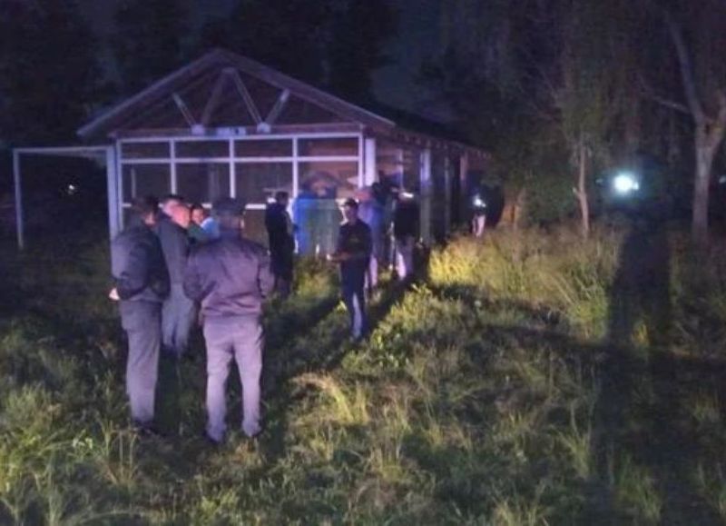 Menores que jugaban en un pastizal cerca del Aeropuerto de Resistencia hallaron un cuerpo