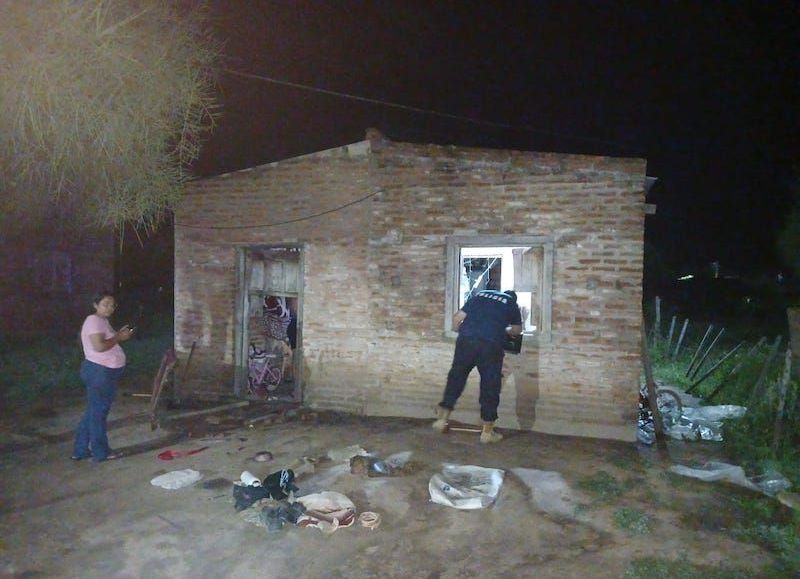 Un hombre se suicidó tras atrincherarse armado en la casa de su expareja en Laguna Limpia