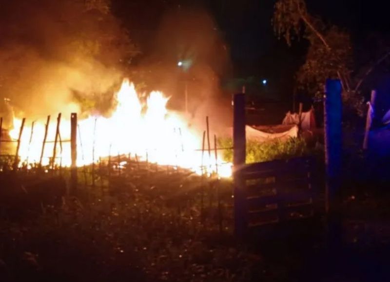 Una vivienda precaria sufrió un incendio en Fontana