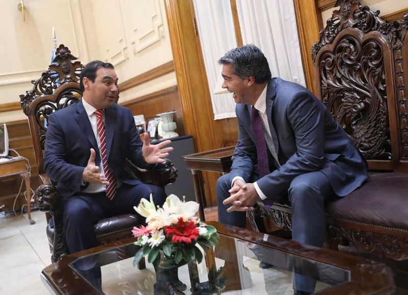 Chaco y Corrientes trabajarán por la hidrovía, fibra óptica, circuito turístico y el segundo puente