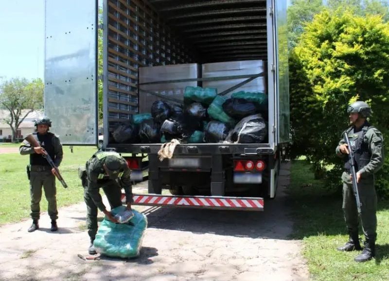 Detectaron un camión que declaró que transportaba repelentes, pero escondía paquetes de marihuana