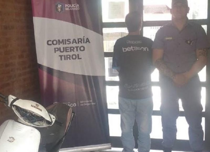 Detuvieron a un hombre que intentó llevarse la moto de su expareja en Puerto Tirol