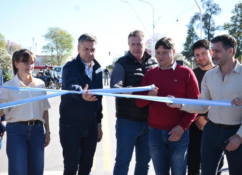 El Gobierno provincial inauguró repavimentación histórica en Quitilipi y entregó equipamiento a la policía