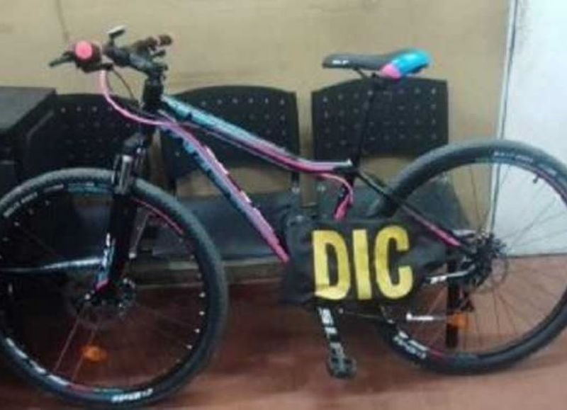 Resistencia: una bicicleta recuperada y dos hombres detenidos con pedidos de captura