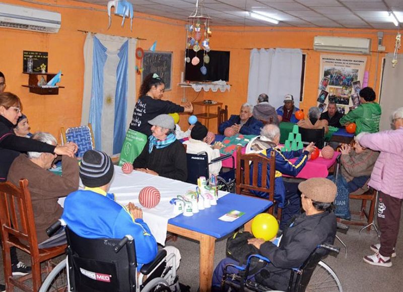 Abuelos del Hogar “Nuestra Señora de la Esperanza” de Resistencia disfrutaron de una jornada especial