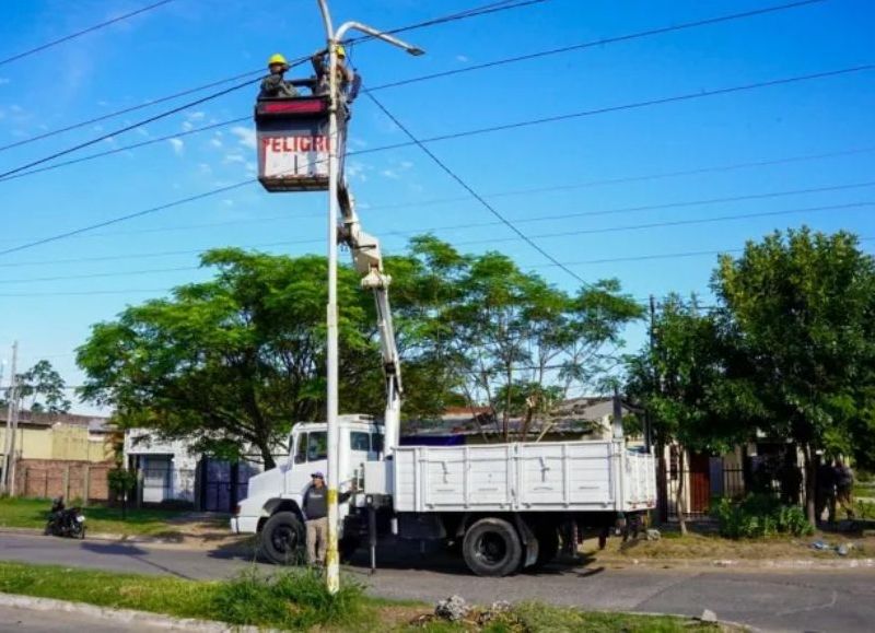 Repararon parte del cableado eléctrico en un sector de Barranqueras, tras un robo