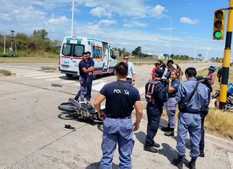 Una joven motociclista falleció tras chocar contra un camión en Resistencia