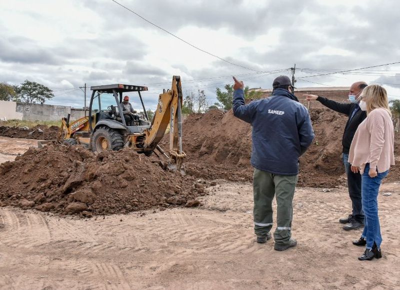 Inician dos nuevos frentes de obra de pavimento urbano en Fontana