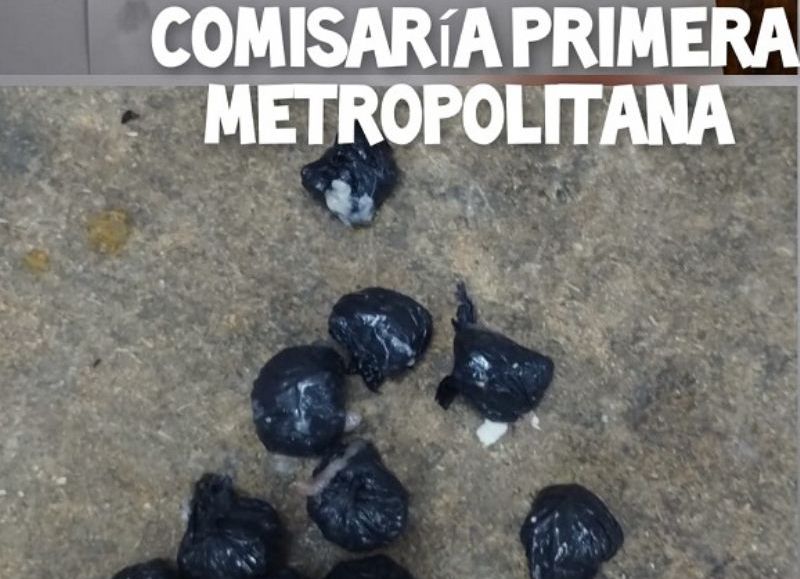 Resistencia: intentó ingresar marihuana oculta dentro de un pollo para un detenido y terminó aprehendido