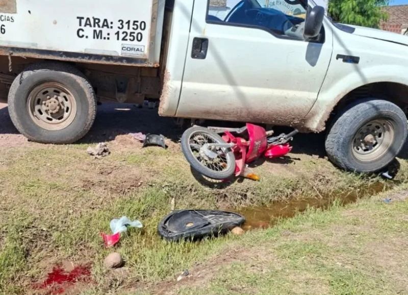Dos mujeres motociclistas terminaron con heridas graves tras un fuerte choque en Las Breñas