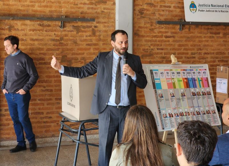 La Municipalidad de Colonia Elisa acompañó la capacitación sobre el uso de la Boleta Única de Papel