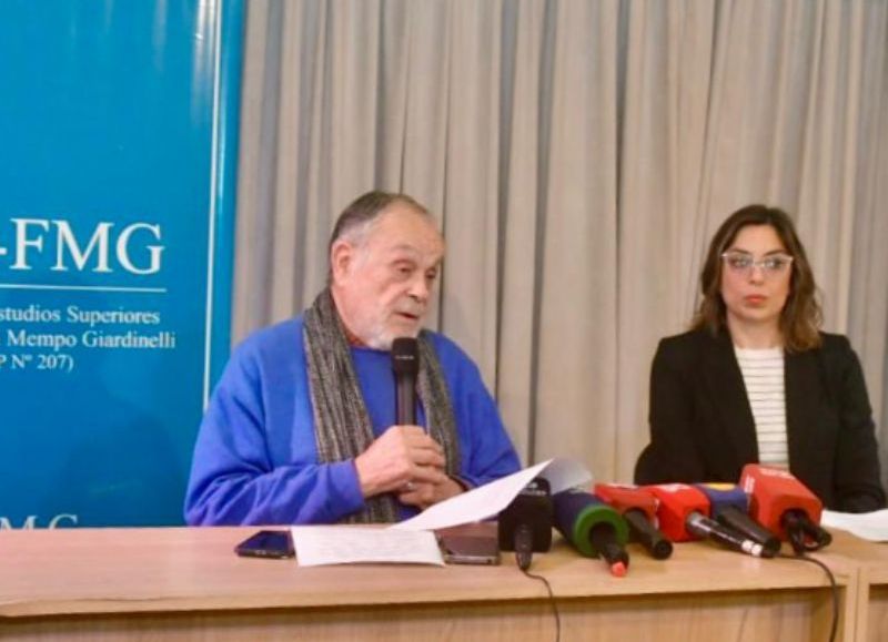 VIDEO | En la era digital, la defensa del libro en papel se fomenta con la formación de lectores