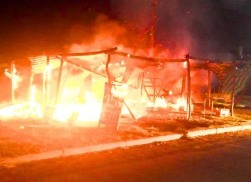 Una verdulería de Resistencia fue destruida por un incendio