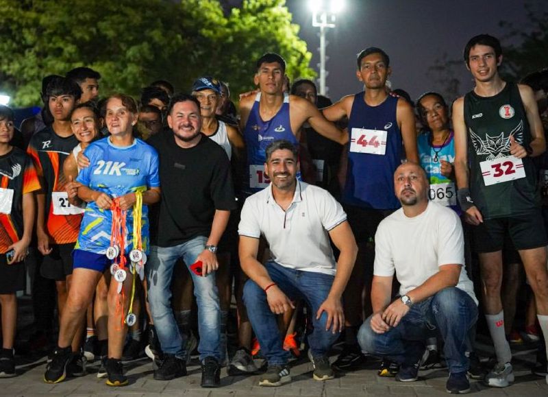 Barranqueras vivió la 1° maratón nocturna “A puro verano” con fuerte perfil solidario