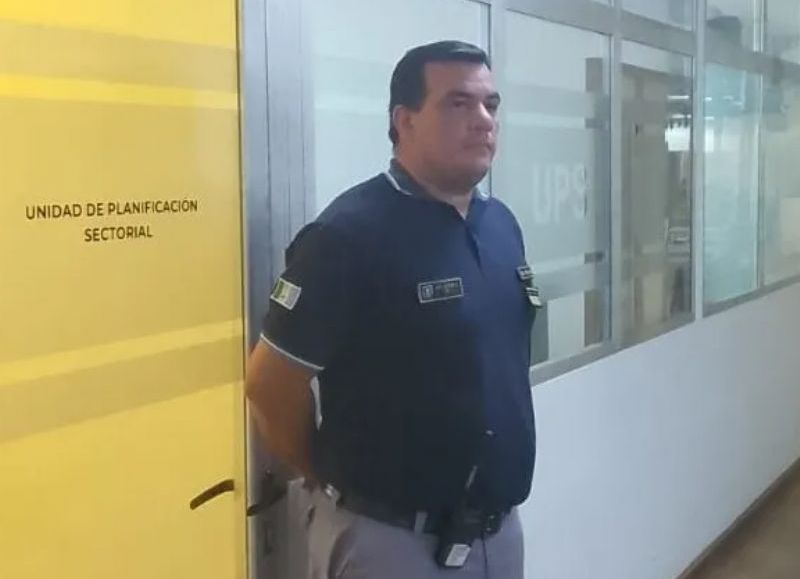 Un hombre sufrió una crisis epiléptica en Casa de Gobierno y fue asistido por policías