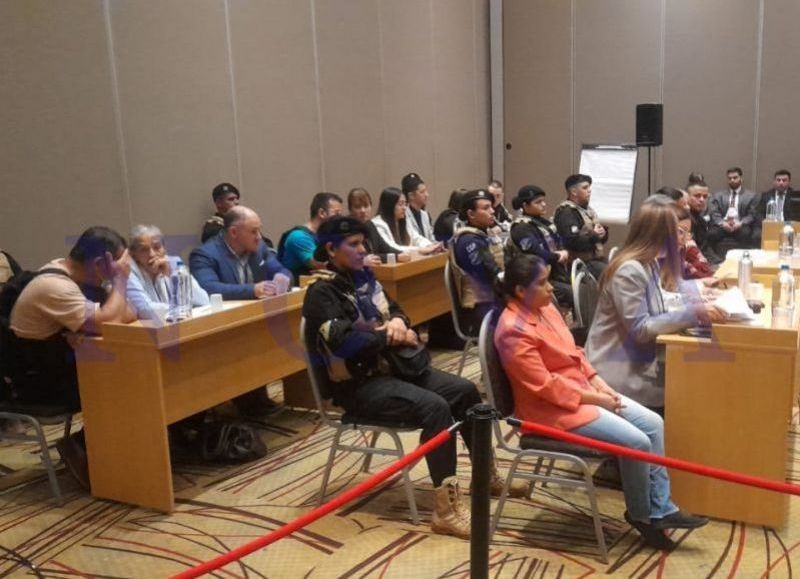 Escándalo: desalojaron del juicio por Cecilia a uno abogado de Emerenciano Sena por fotografiar al jurado popular