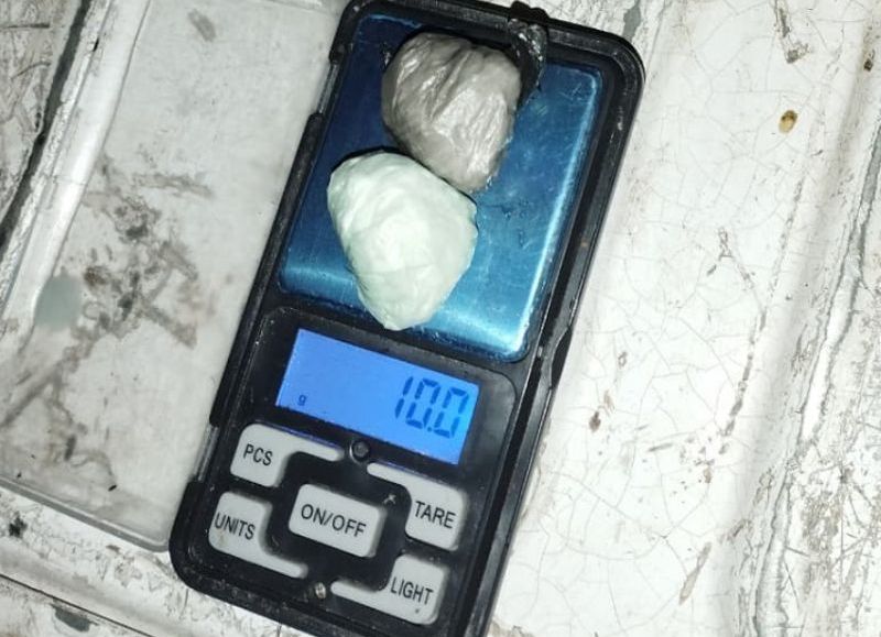 Detuvieron a dos jóvenes con cocaína en su poder en Puerto Tirol