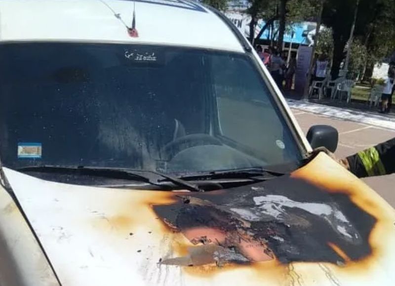 Un vehículo de la Secretaría de Cultura de Villa Ángela sufrió un incendió