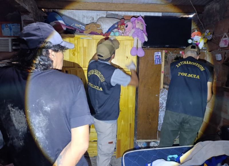 Allanamiento por presunto narcomenudeo en La Leonesa: secuestran marihuana y detienen a una joven