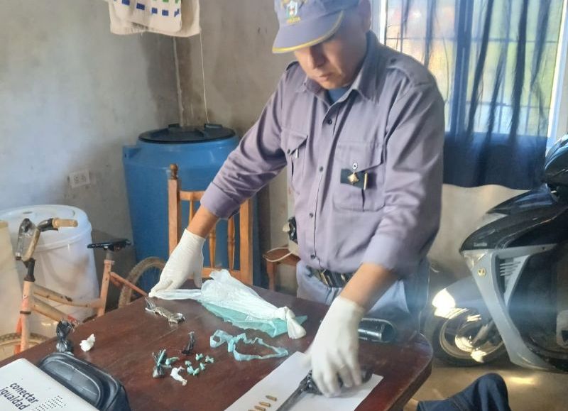 Allanamiento por robo en Resistencia terminó con una detenida y el secuestro de cocaína