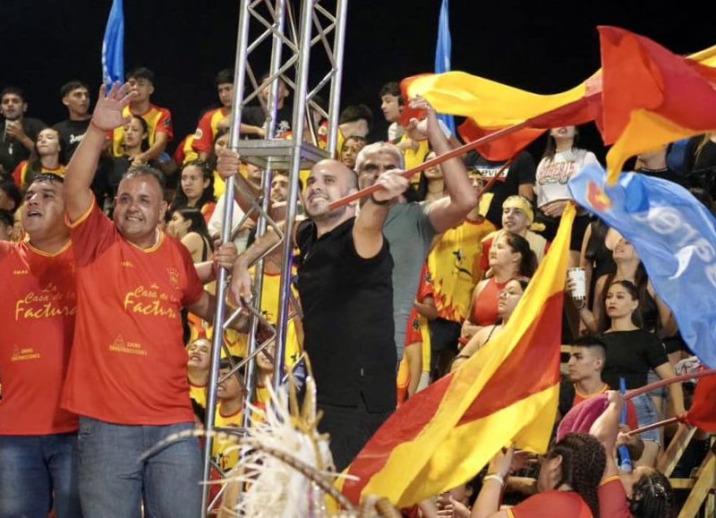 VIDEO | El intendente de General San Martín "descontrolado" en los carnavales