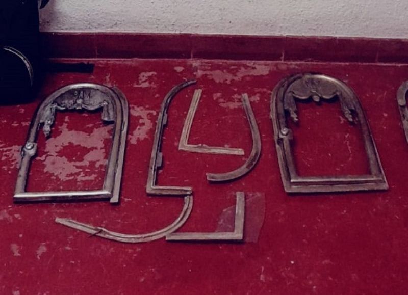 Un joven se llevó marcos de lápidas del cementerio de General San Martín pero fueron recuperados