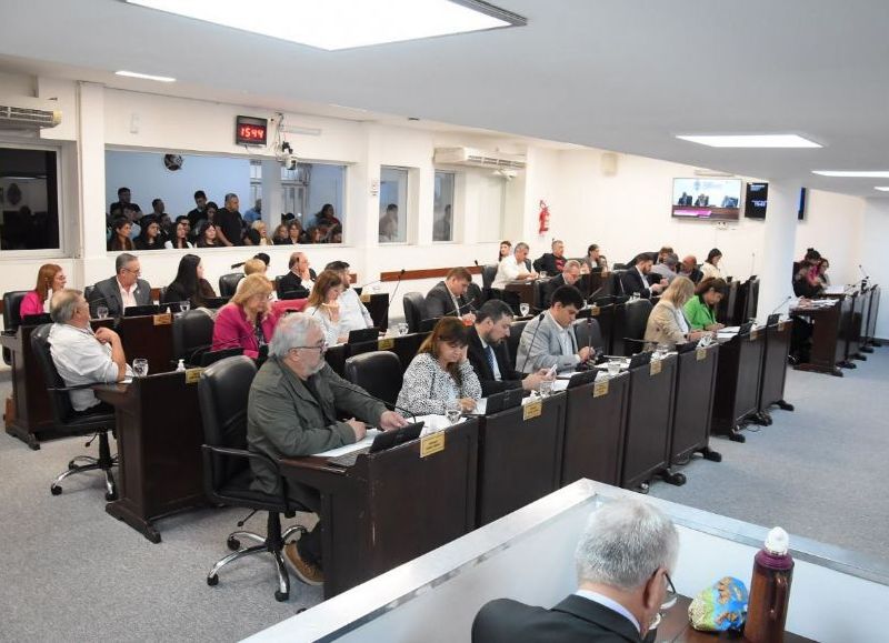 La Legislatura convoca a dos "sesiones extraordinarias"