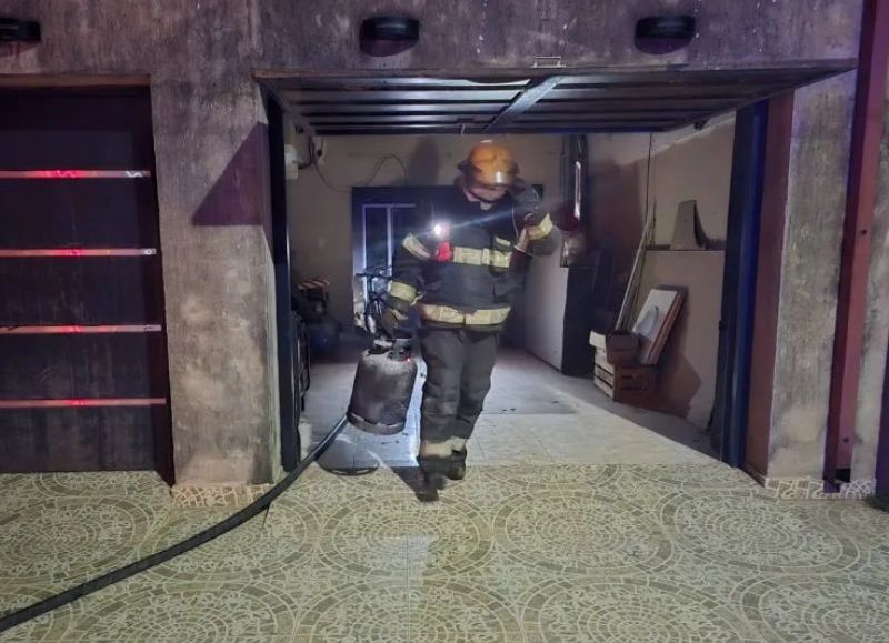 Una vivienda se incendió tras la explosión de una garrafa en Pampa del Infierno