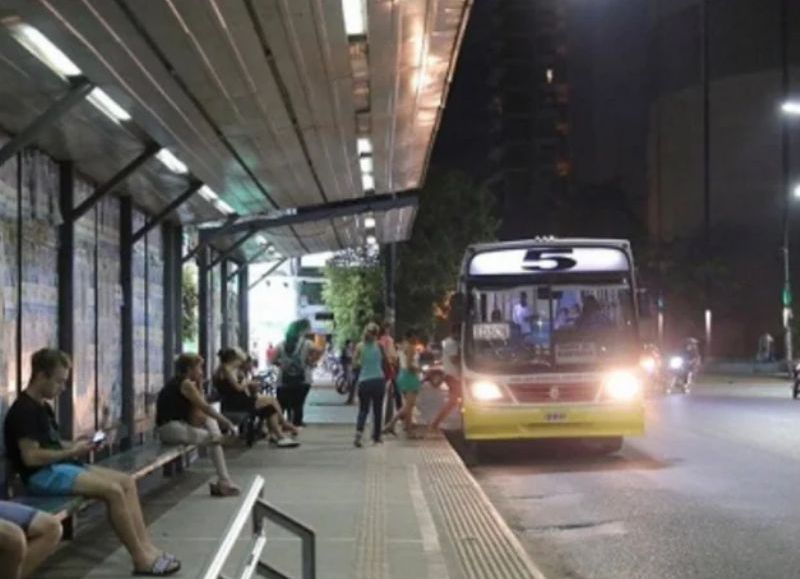 Empresas de transporte público informaron que la mayoría dejará de circular desde las 22 horas