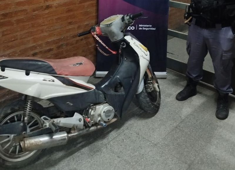 Secuestran una motocicleta con escape libre en Puerto Tirol