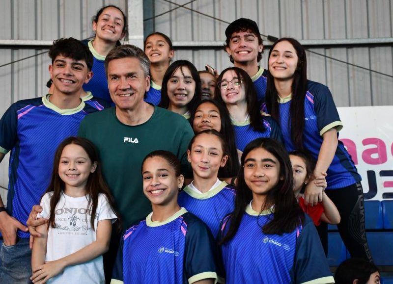 El gobernador Zdero acompañó la partida de la delegación chaqueña a Mar del Plata