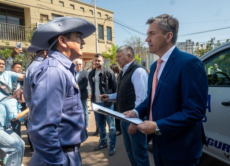 El Gobierno provincial entregó nuevos patrulleros para Villa Ángela