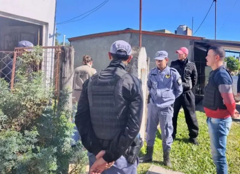 Hallaron muerto a un hombre y detuvieron a una mujer por el crimen en Pampa del Indio