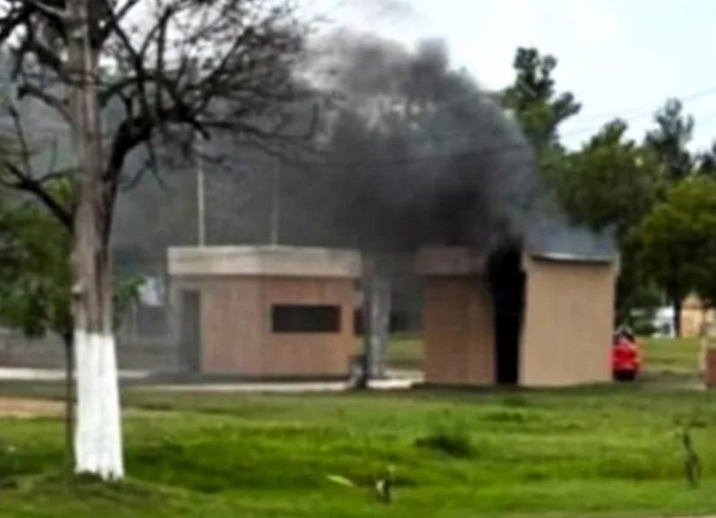 Incendiaron la cabina de ingreso al corsódromo en Quitilipi