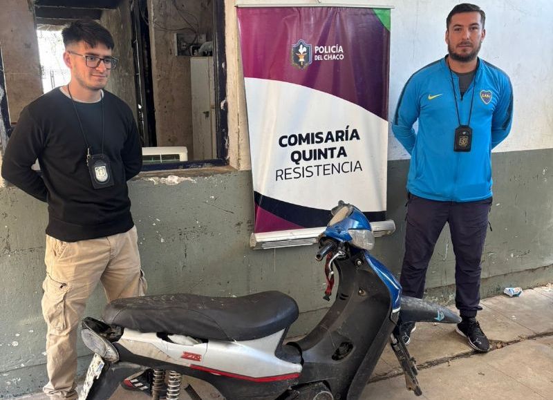 La policía recuperó una moto que fue abandonada por dos individuos en Resistencia
