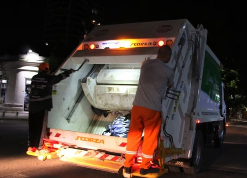 Recolector municipal sufrió graves heridas al caerse del camión en Resistencia