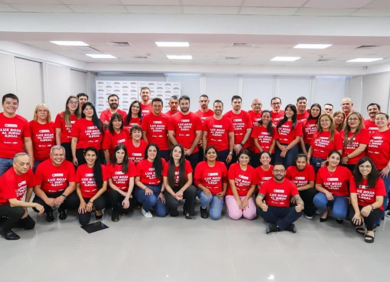 Lotería Chaqueña iluminó su fachada en el marco de la campaña “Luz roja al juego ilegal”