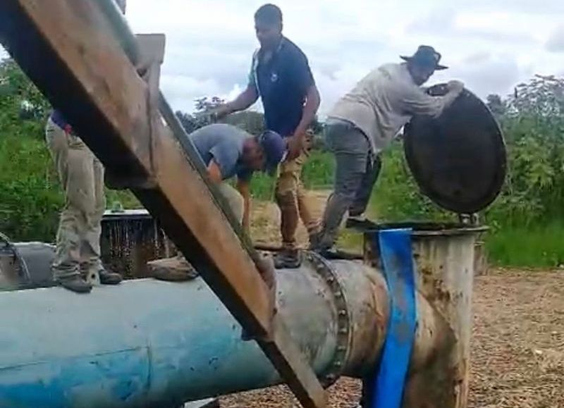 Operativo integral para extraer el agua acumulada en el barrio UCAL de Barranqueras