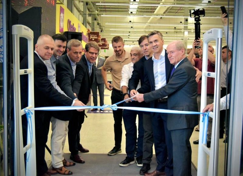 El Gobierno provincial acompañó la inauguración del supermercado La Anónima en Resistencia